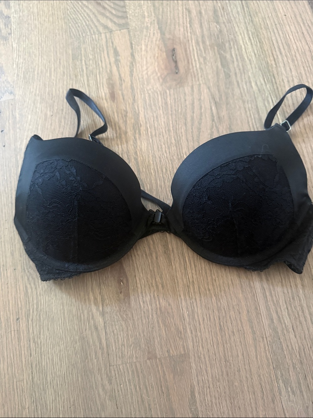 Victoria’s Secret Black Lace Push-Up Bra 34C